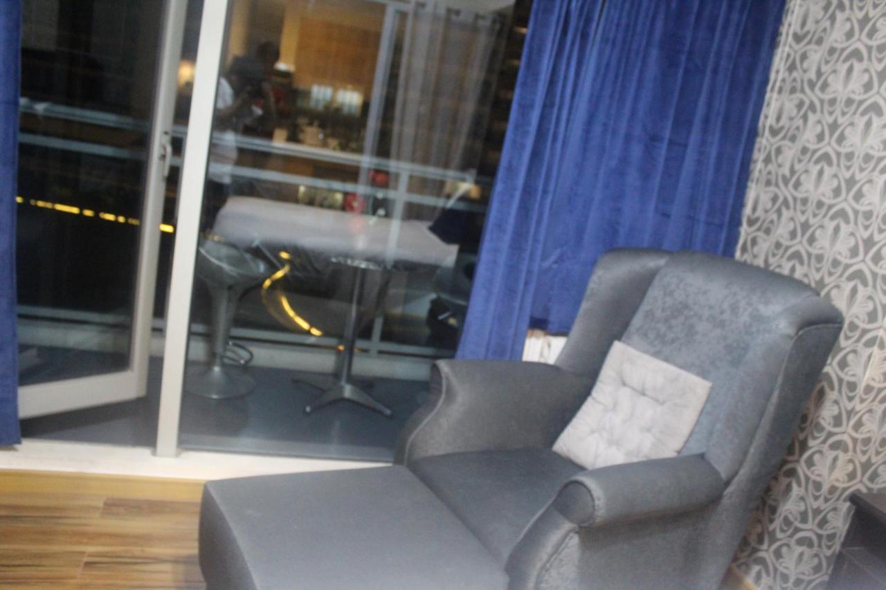 Azure Urban Resort A4 Near Airport Mall With Wavepool Paranaque City 外观 照片